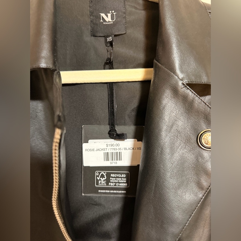Elegant Black Leather Women's Jacket - Picture 7 of 9